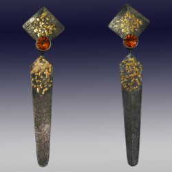 VAATZ Wolgang-Earrings with gold nuggets fused on sterling silver, oxidized, citrines