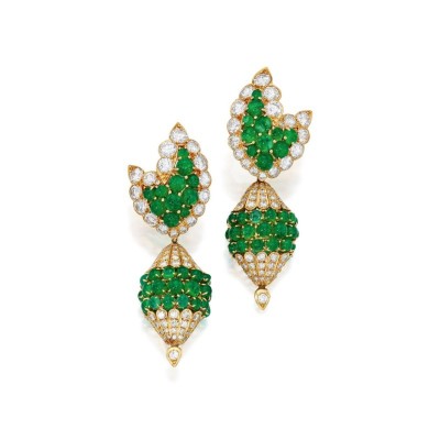#VAN CLEEF et ARPELS #Earclips #diamonds #Emeralds
