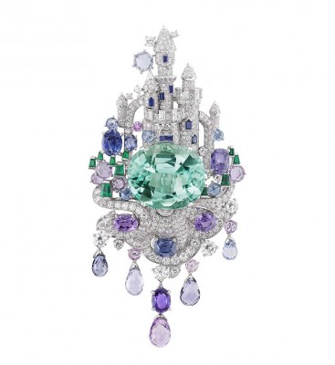 VAN ClEEF & ARPELS-Collection Château enchanté de Peau d'Âne-broche-diamants-émeraudes-saphirs-émeraude 39carat