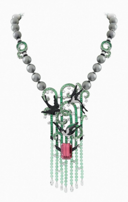 VAN ClEEF & ARPELS-Collection Palais de la Chance-or blanc-diamants-émeraude-tsavorite-diamants-onyx-laque-perle-chrysoparse tourmaline