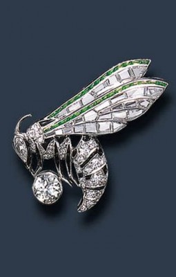 VAN ClEEF & ARPELS-Diamant-grenat démantoide-broche