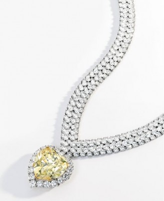 VAN ClEEF & ARPELS-Fancy Intense Yellow Diamond (47.14 carats)-diamant-collier