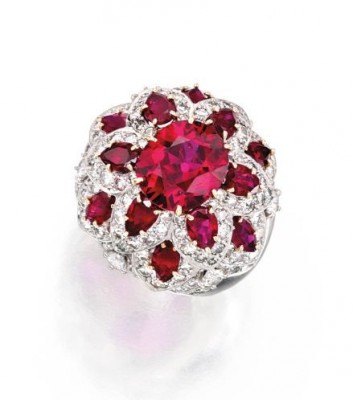 VAN ClEEF & ARPELS-Platinr-rubis-diamants-bague