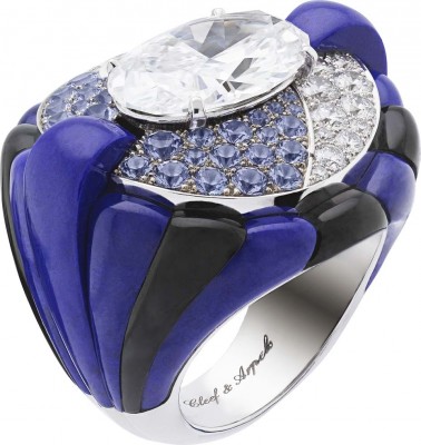 VAN ClEEF & ARPELS- collection Peau d'Âne-Star of the Night-or blanc-lapis lazuli-onyx-diamants-tanzanite-diamant oval