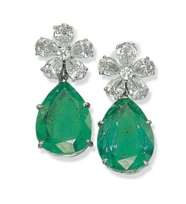 VAN ClEEF & ARPELS-émeraudes-diamants-boucles d'oreilles