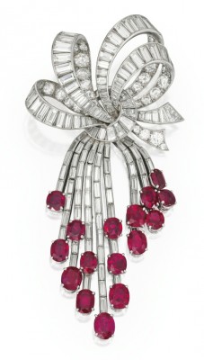 VAN ClEEF & ARPELSplatine-or blanc-rubis-diamants-broche