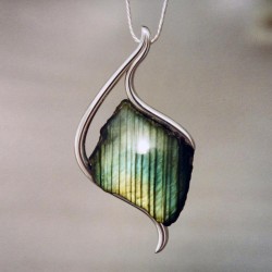 WESLEY HARRIS-Pendentif-Labradorite de Madagascar-argent