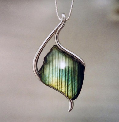 WESLEY HARRIS-Pendentif-Labradorite de Madagascar-argent