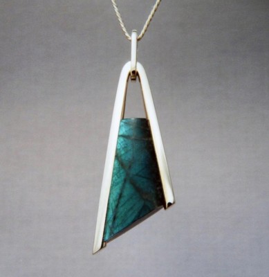WESLEY HARRIS-Pendentif-Labradorite-tuning Fork design-Labradorite-argent