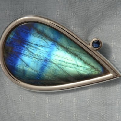 WESLEY HARRIS-broche-labradorite-saphir-argent