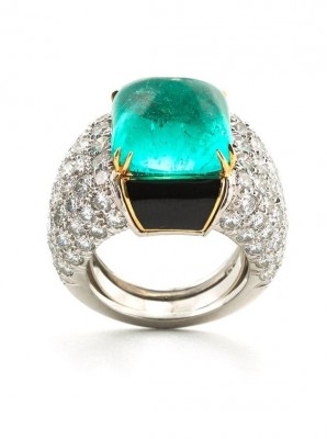#DAVID WEBB #Sugarloaf cabochon #emerald, #brilliant-cut diamonds #black Enamel #18K white gold #platinum #Emeraude #Email