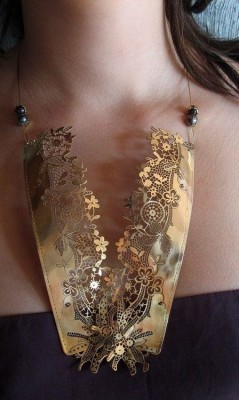 Collier en or repercé - Neckpiece sawn gold