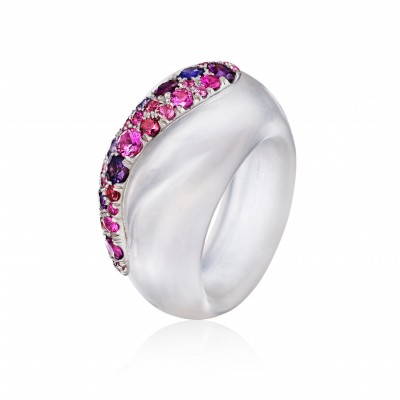 NAOMI-SARNA-BerriesOnIce-Ring-RockCrystal-Sapphires-Platinum-CristalDeRoche-Saphirs