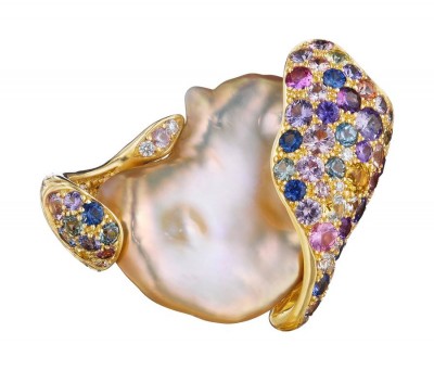 #NAOMI SARNA #Freshwater Pearl #Sapphire #Diamond #Gold #Brooch #Perle d'eau douce #saphir #diamant #or #broche