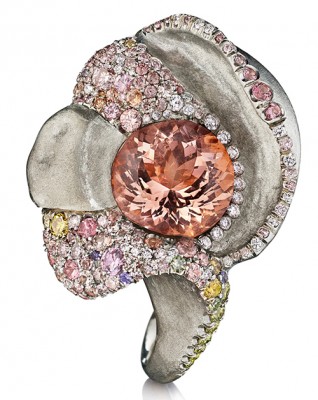 NAOMI-SARNA-Morganite-ring-White-Diamonds-Colored-Diamonds-Sapphires