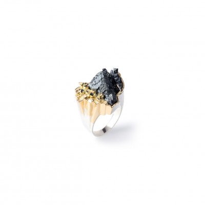 PALOMA SANCHEZ Hematite from Argentina set in 18K gold, 925 silver, 18K white gold plated ring
