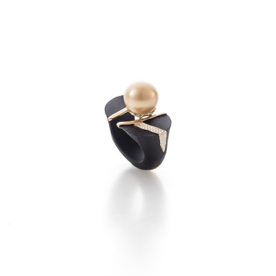 PALOMA SANCHEZ South Sea golden pearl with diamonds, black jade