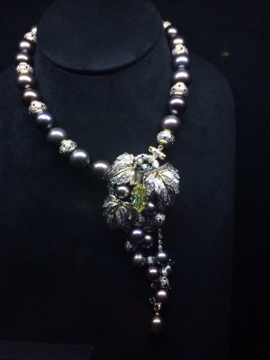 NOBUKO-ISHIKAWA-pearls-necklace