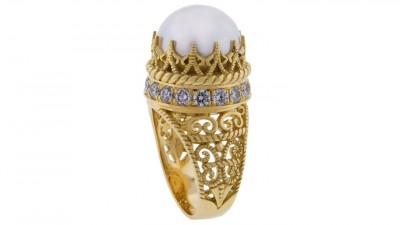 #Los Angeles #designer #Cynthia Bach #18-karat yellow gold #ring #SouthSeaPearl #diamonds