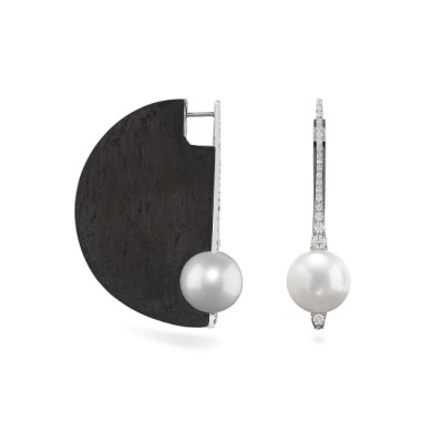 #FABIO SALINI #Carbon Fibre #South Sea Cultured Pearls #18k Gold #Diamond #Earrings #Fibre de carbonne #perle #diamant #boucles d'oreiiles