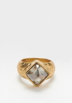 #KAREN MUFLI #Ring #Diamond #Bague #Diamant #Faceted Diamond Bezel