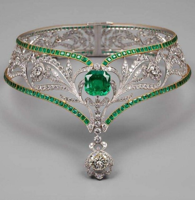 #VICTOR NIKOLAIEV #Platinum #gold #diamonds #emerald #choker #Platine #or #diamants #Emeraude