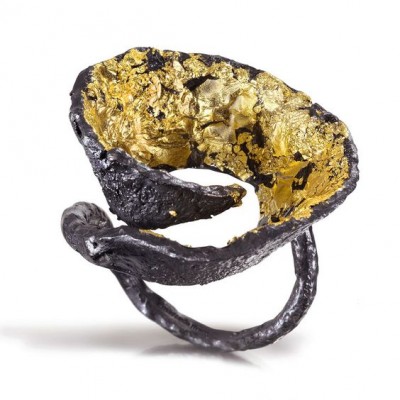 #EMANUELA DUCA #Blackened sterling silver #23K gold leaf #ring #emanueladuca #magma #silverjewellery #contemporaryjewellery #goldleaf